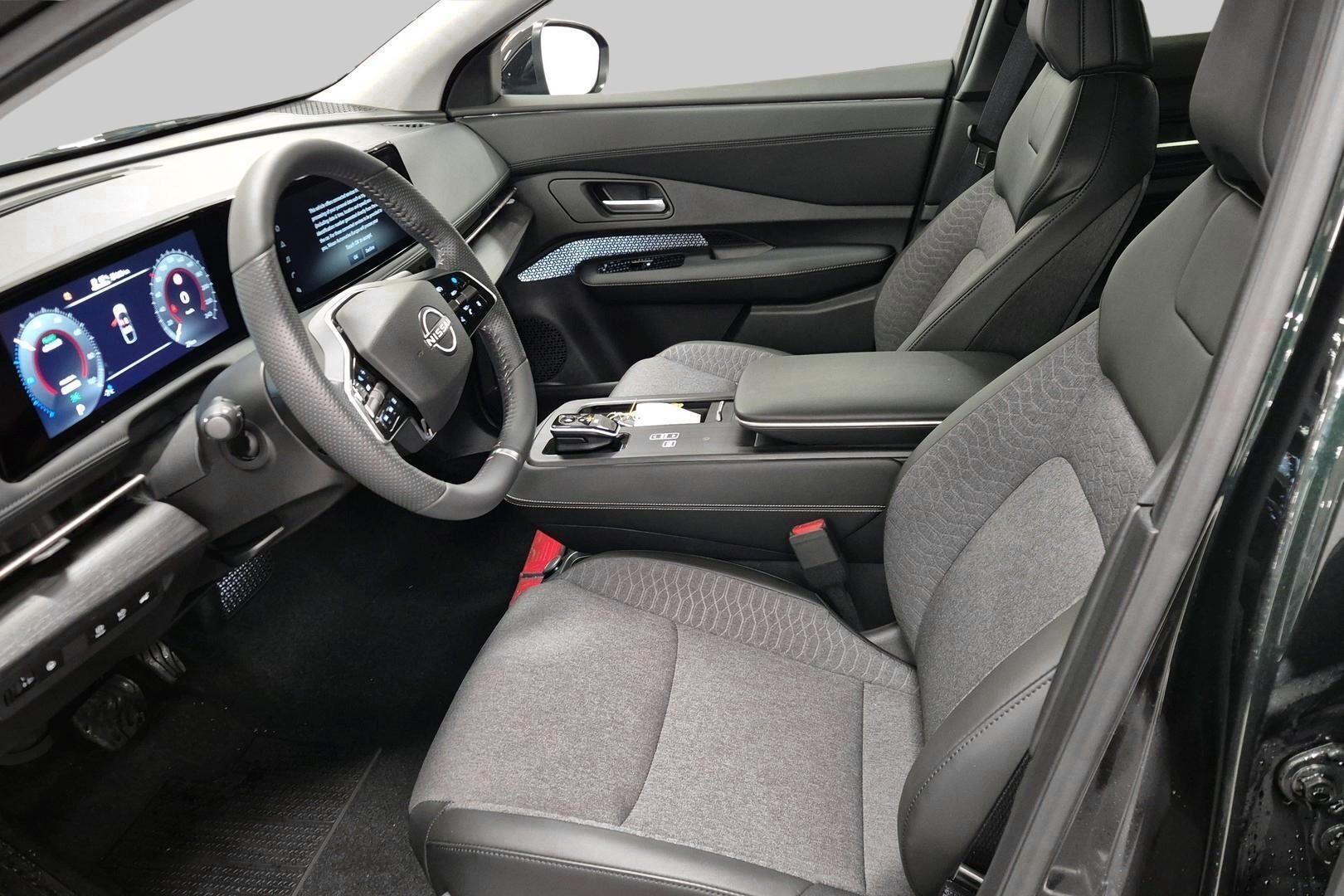 Nissan Ariya iso kuva 8