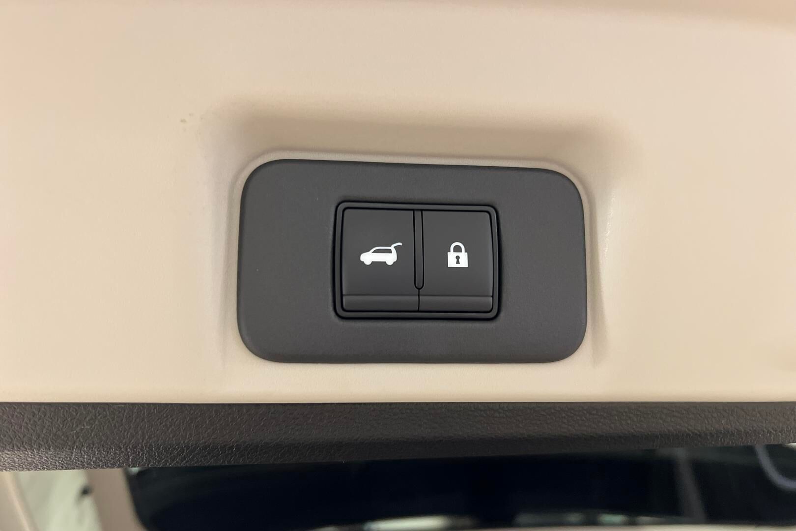 Nissan Ariya iso kuva 13