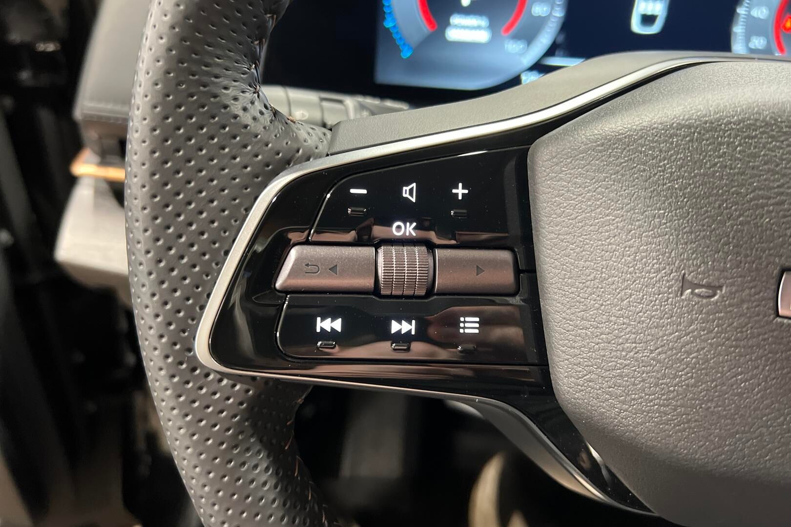 Nissan Ariya iso kuva 15