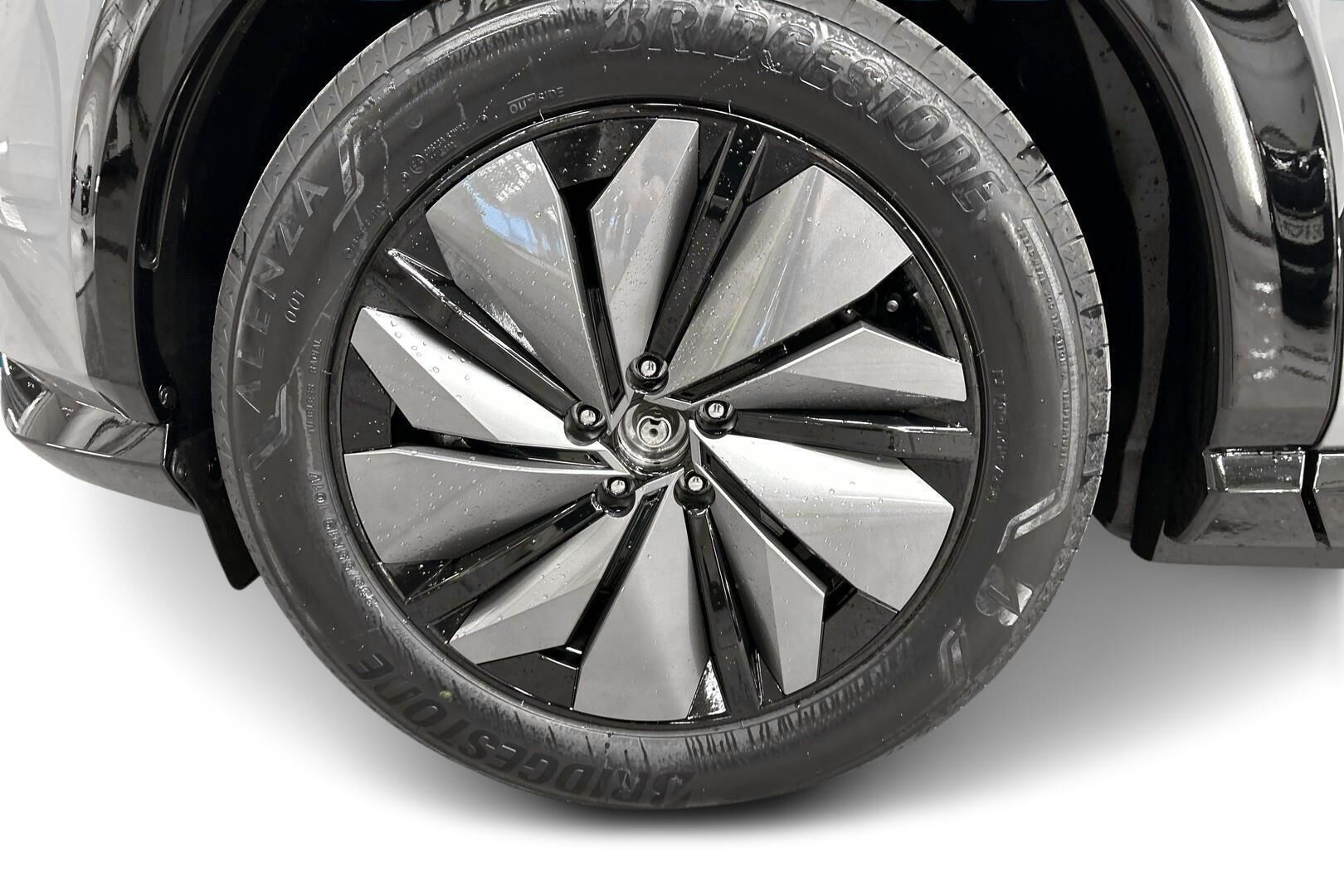 Nissan Ariya iso kuva 11