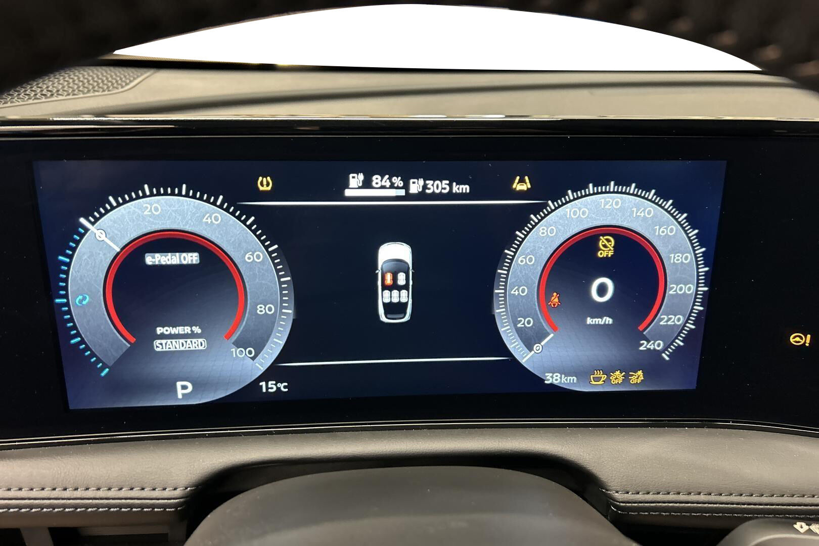 Nissan Ariya iso kuva 12