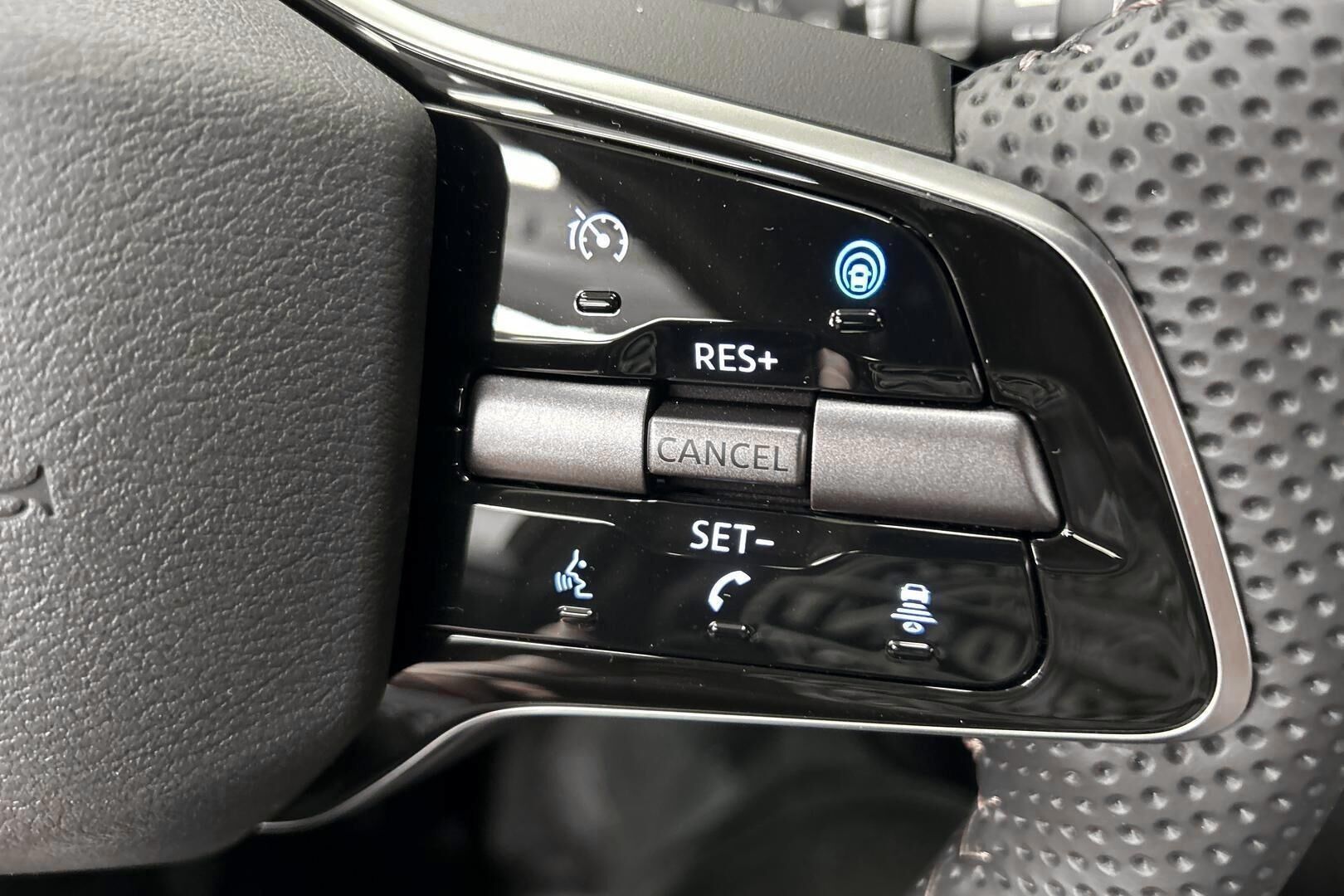 Nissan Ariya iso kuva 15