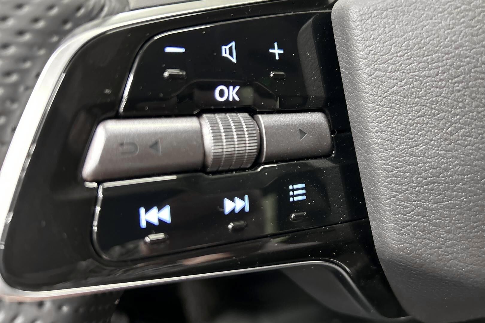 Nissan Ariya iso kuva 16