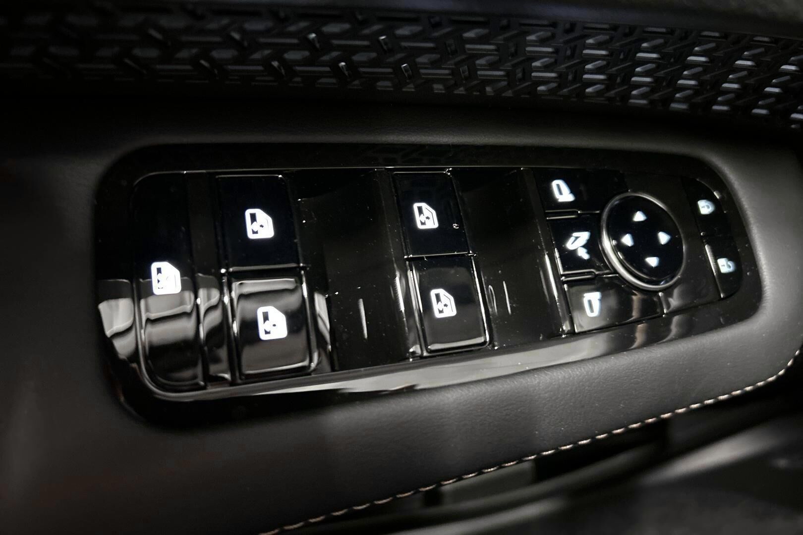 Nissan Ariya iso kuva 18