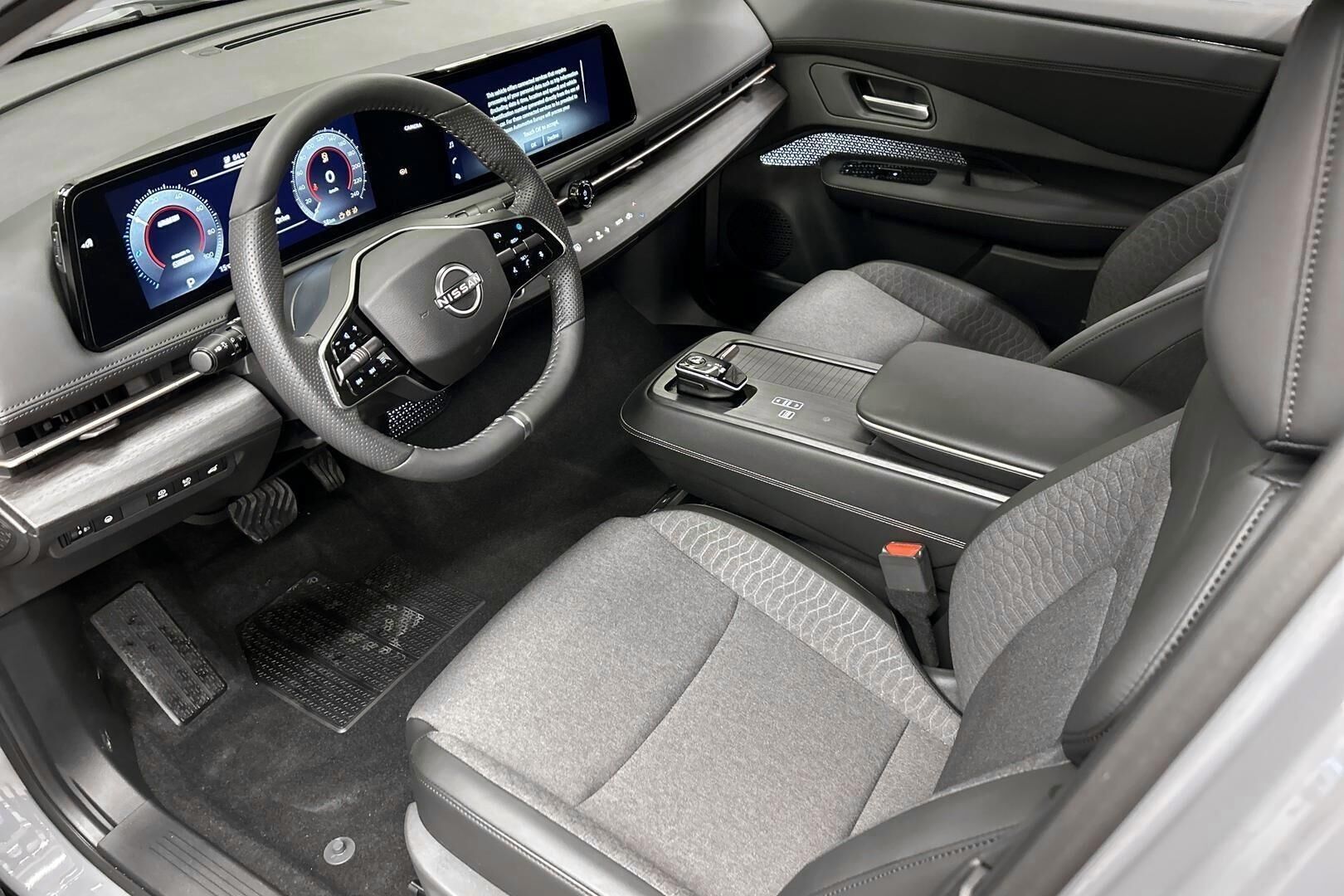 Nissan Ariya iso kuva 8