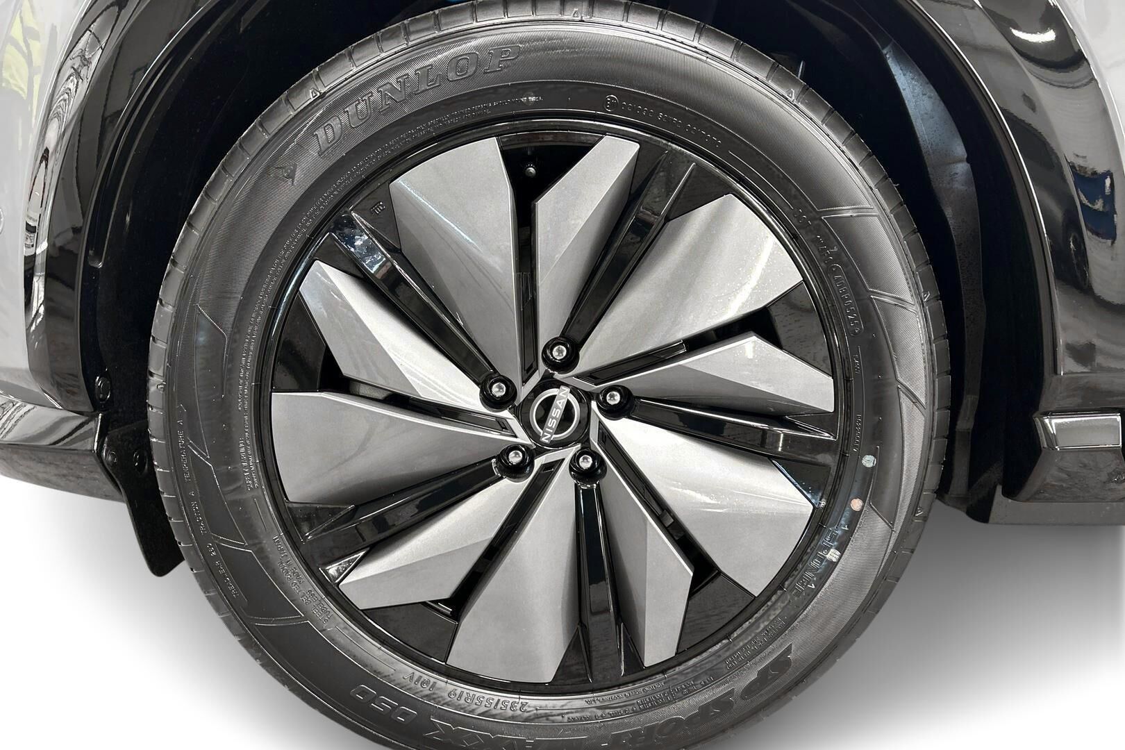 Nissan Ariya iso kuva 8