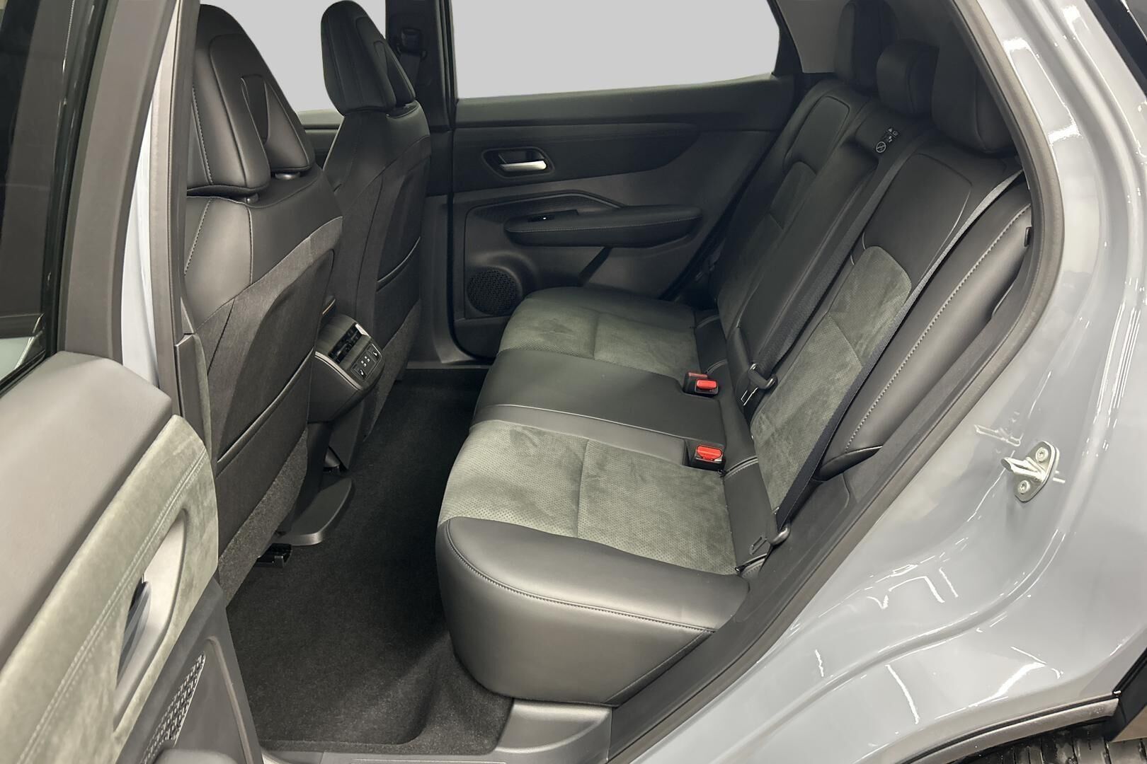 Nissan Ariya iso kuva 17