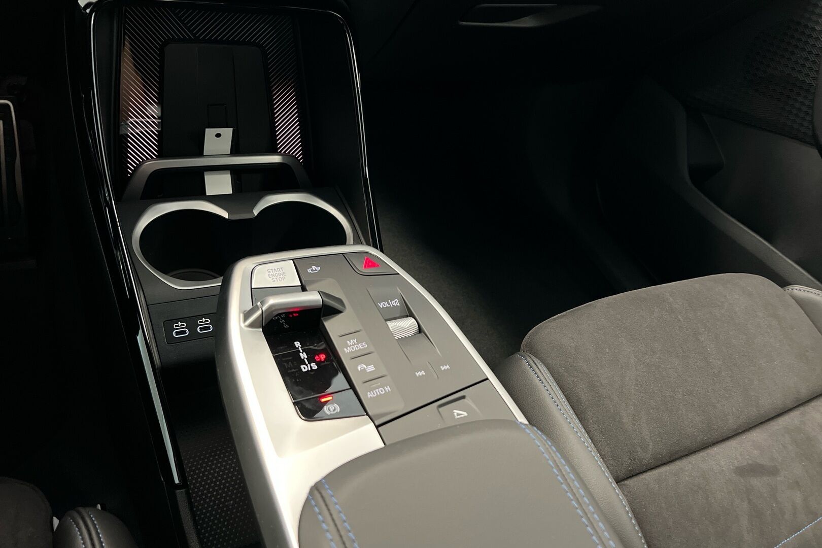 BMW X1 iso kuva 13