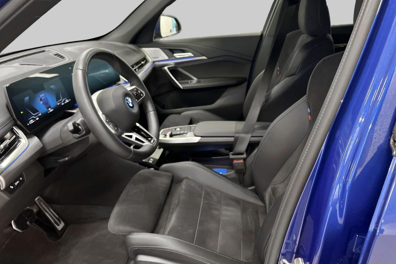 BMW X1 iso kuva 8