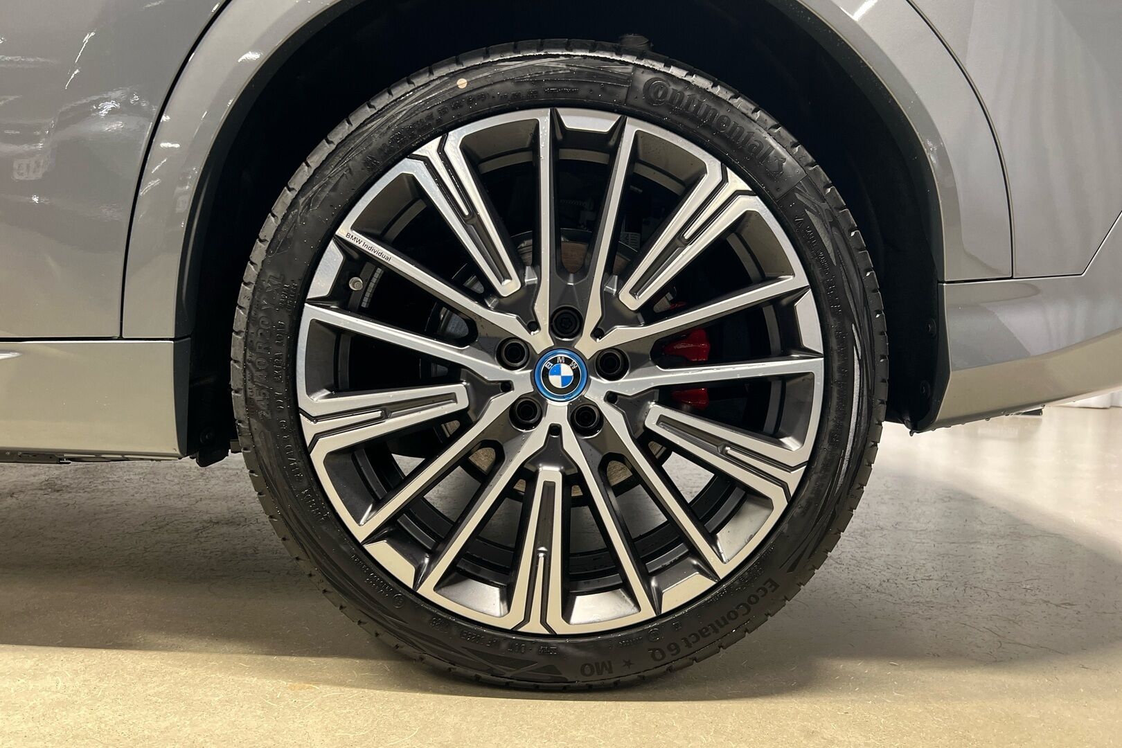 BMW iX2 iso kuva 10