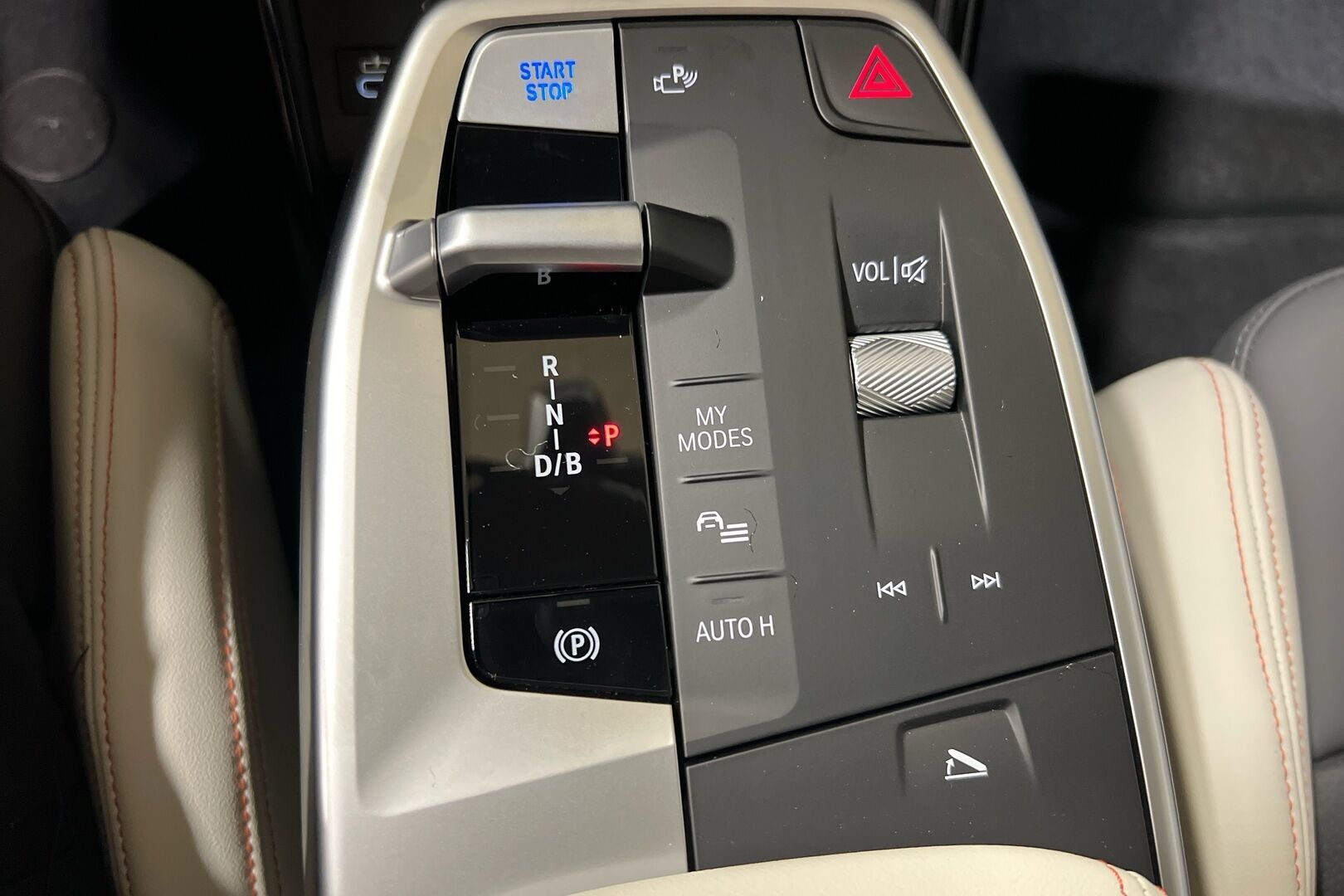 BMW iX2 iso kuva 13