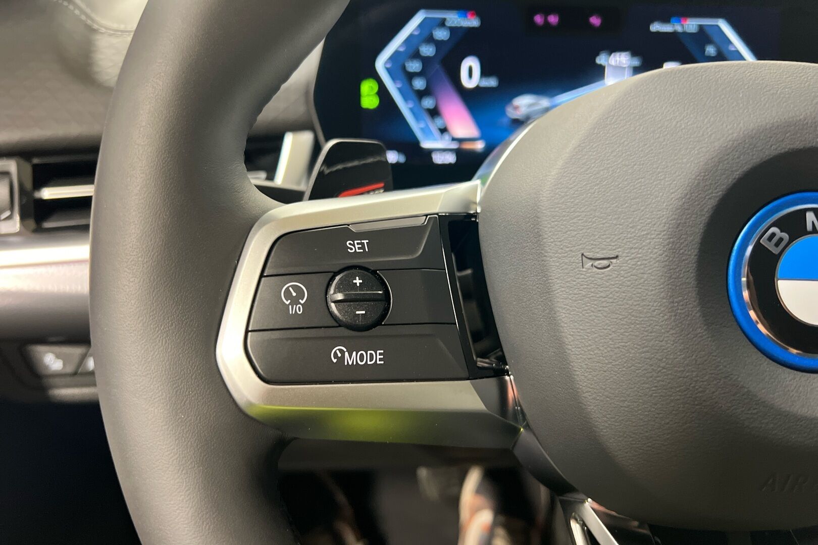 BMW iX2 iso kuva 14