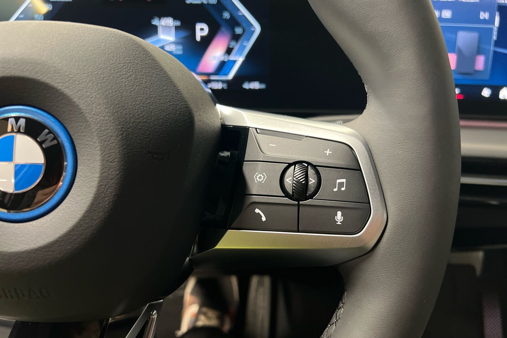 BMW iX2 iso kuva 15
