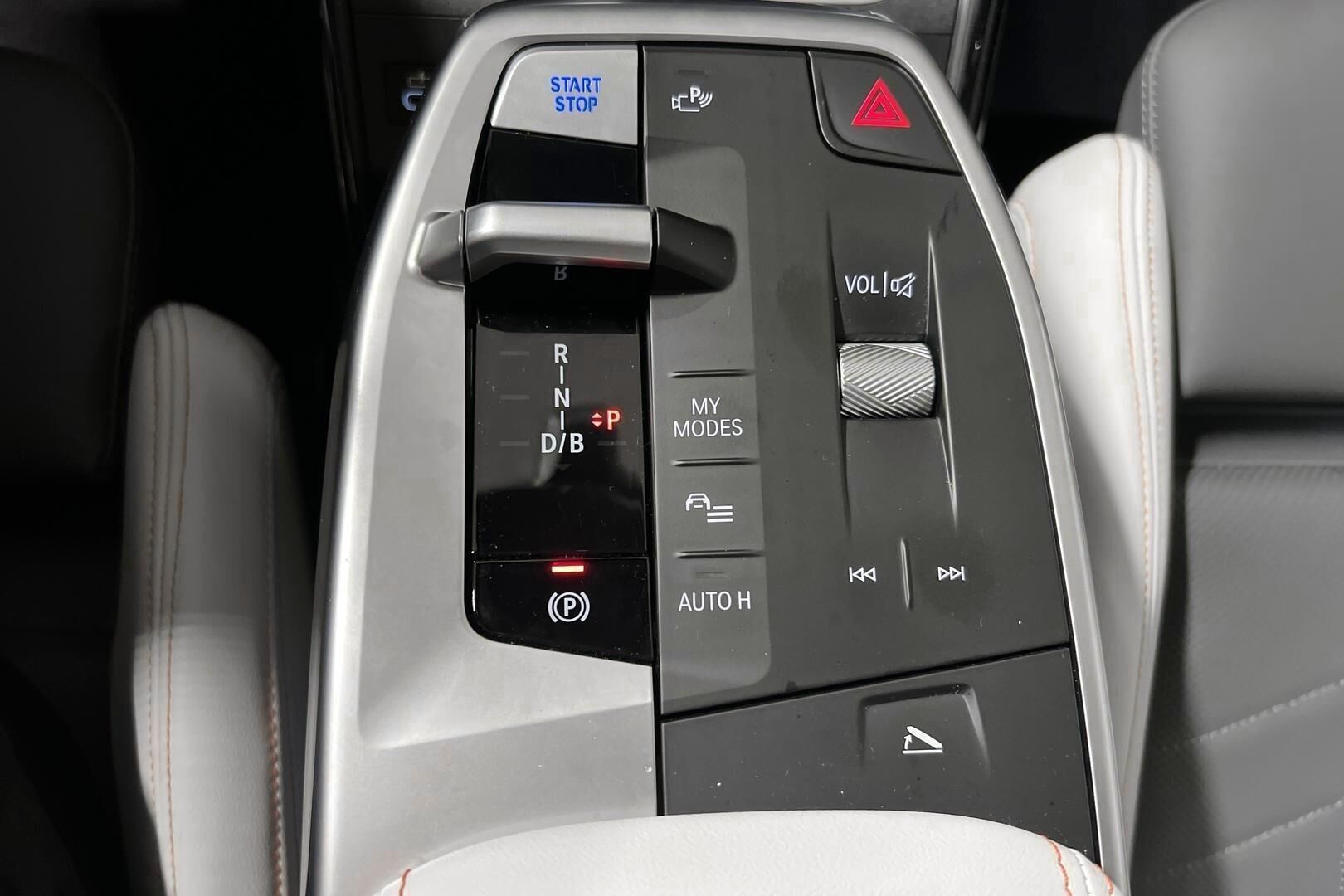 BMW iX2 iso kuva 15