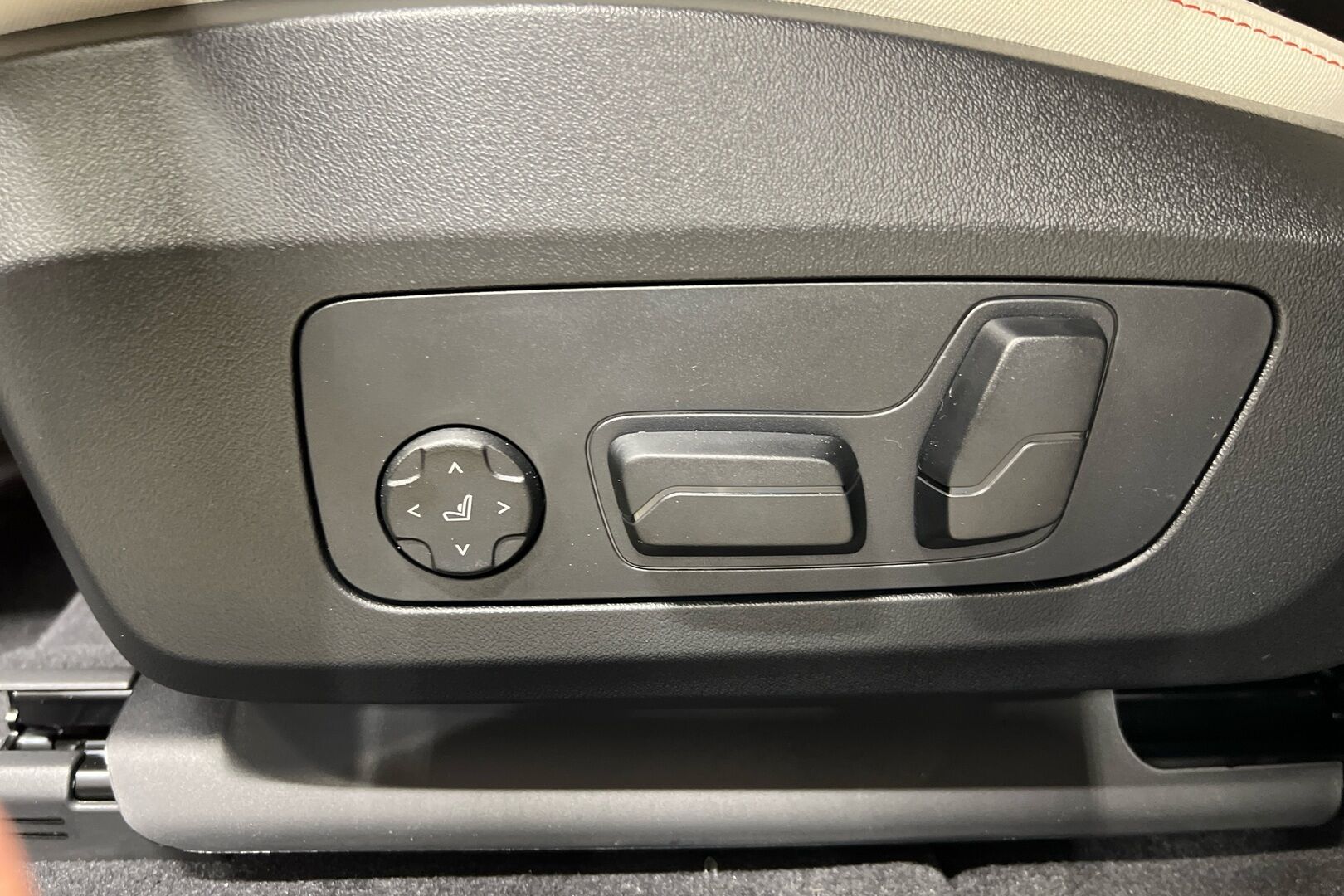BMW iX2 iso kuva 16