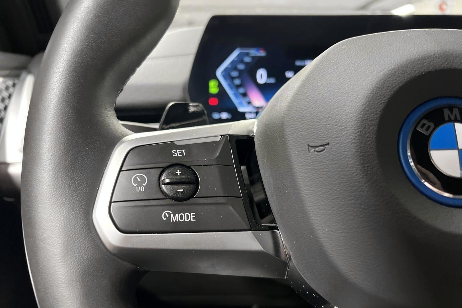 BMW iX2 iso kuva 16