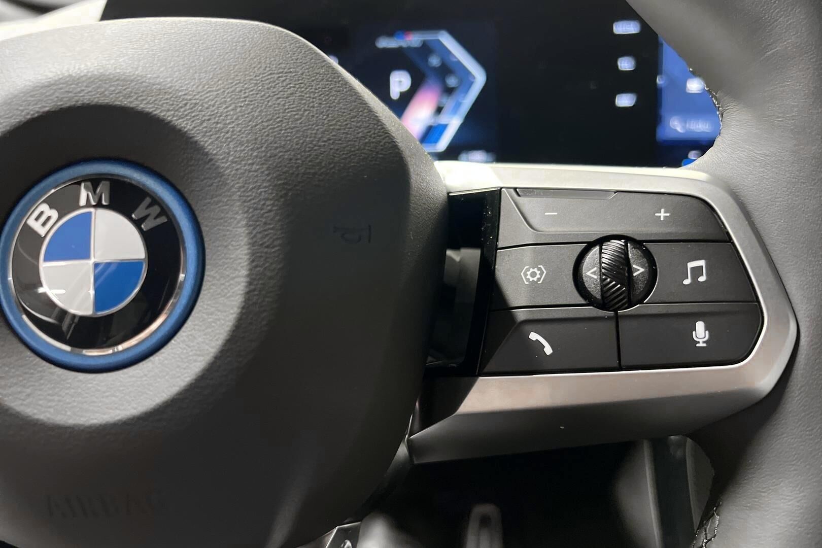 BMW iX2 iso kuva 17