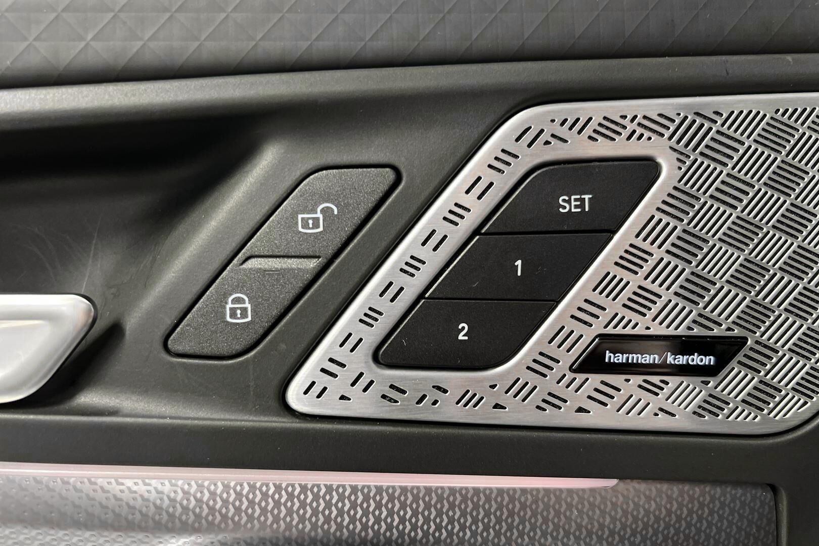 BMW iX2 iso kuva 18