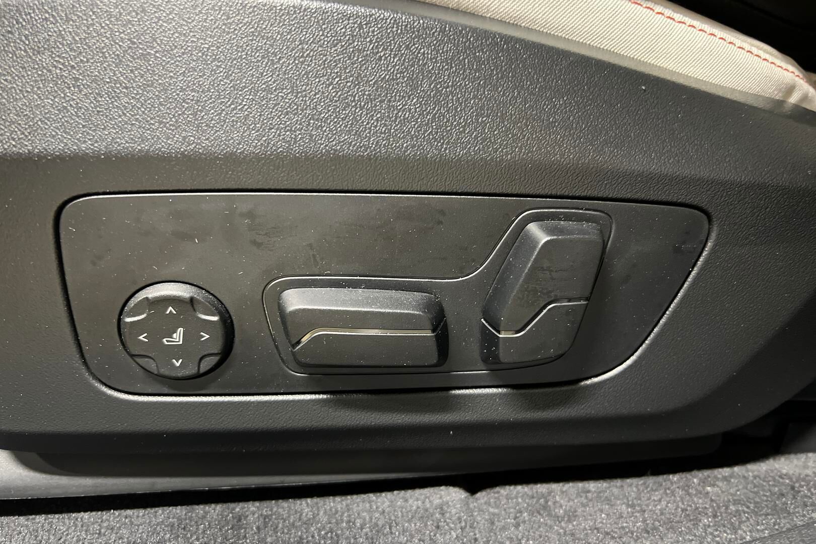 BMW iX2 iso kuva 19