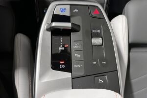 BMW iX2 esikatselu 12