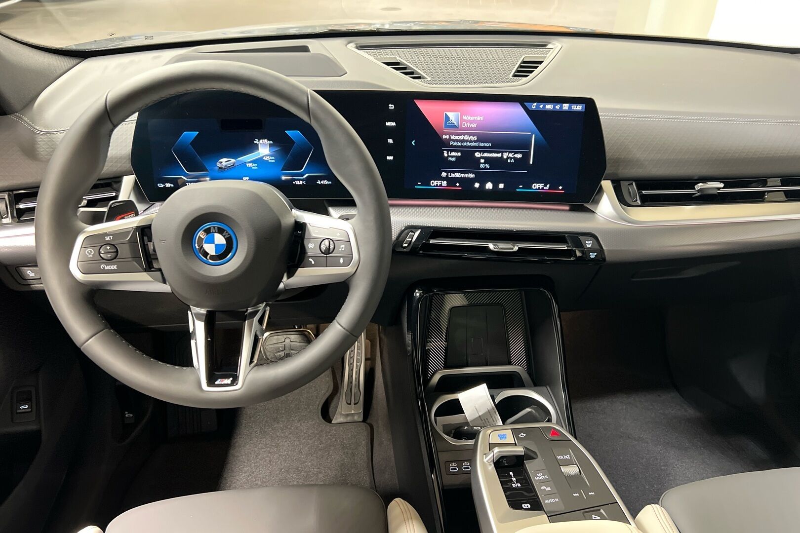 BMW iX2 iso kuva 6