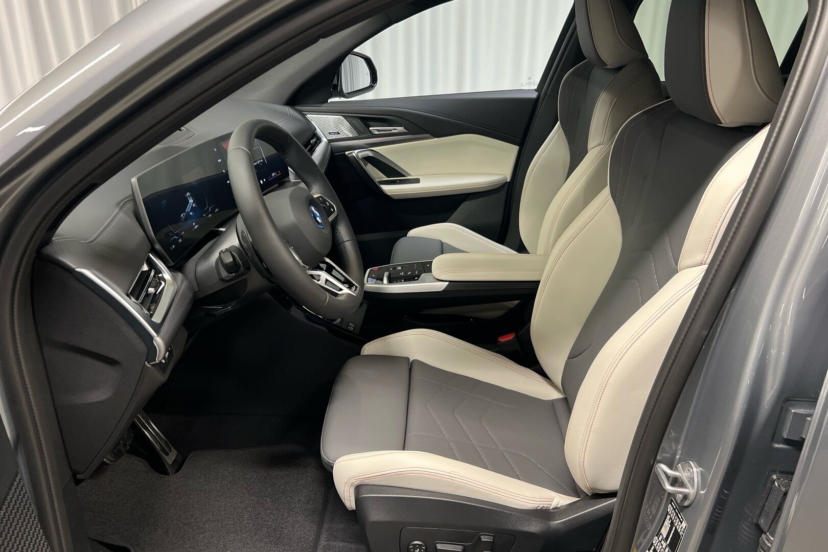 BMW iX2 iso kuva 7
