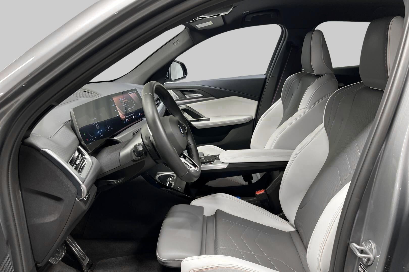 BMW iX2 iso kuva 8
