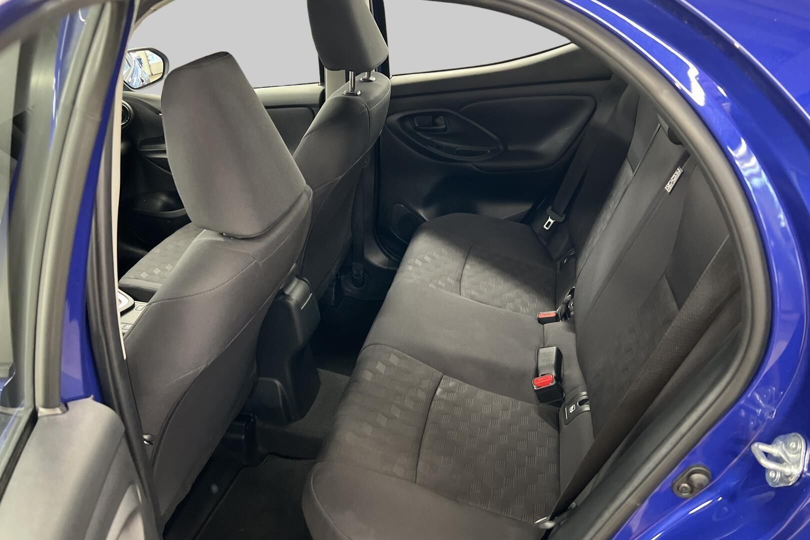 Toyota Yaris iso kuva 9