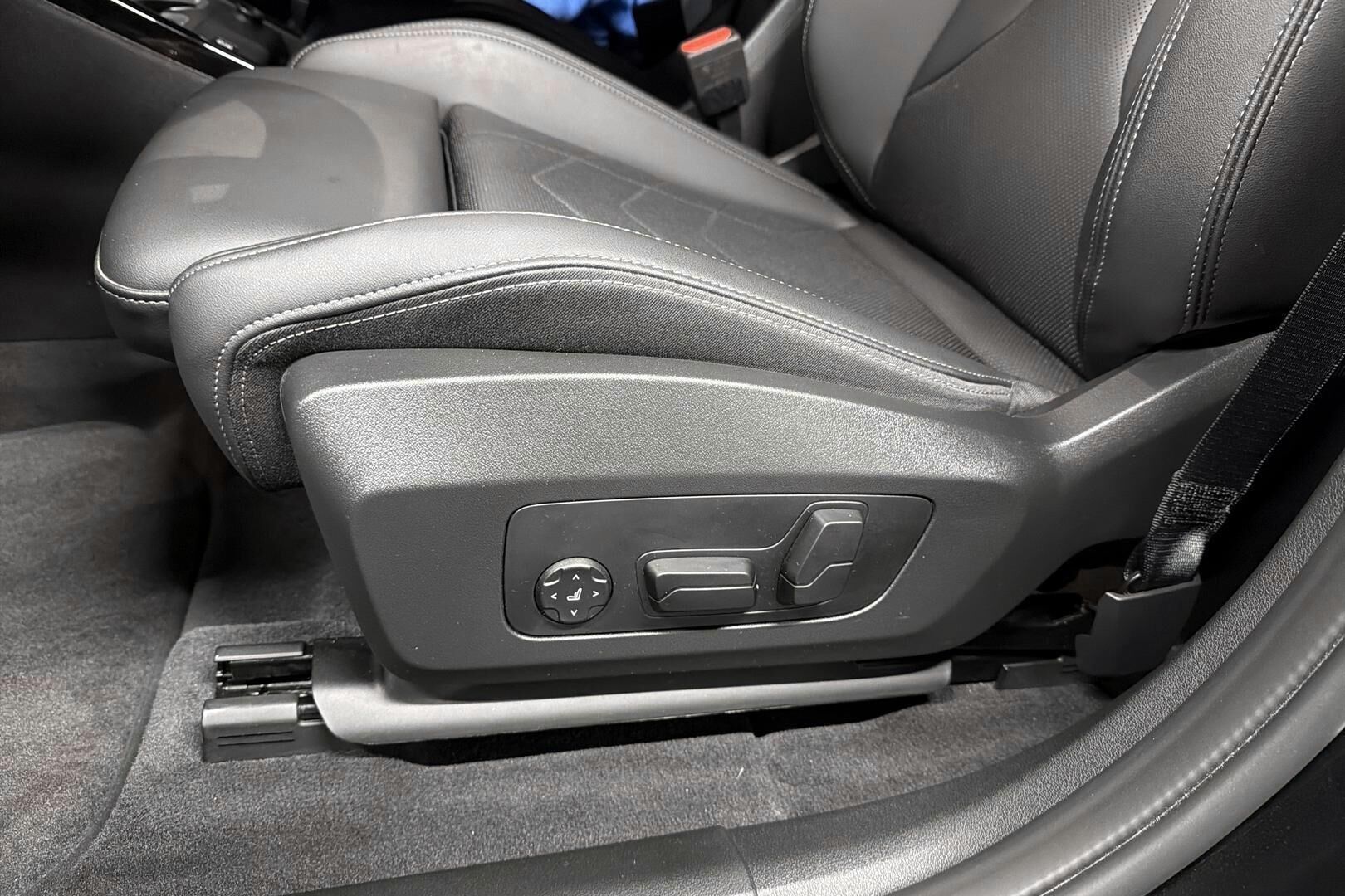 BMW X1 iso kuva 14