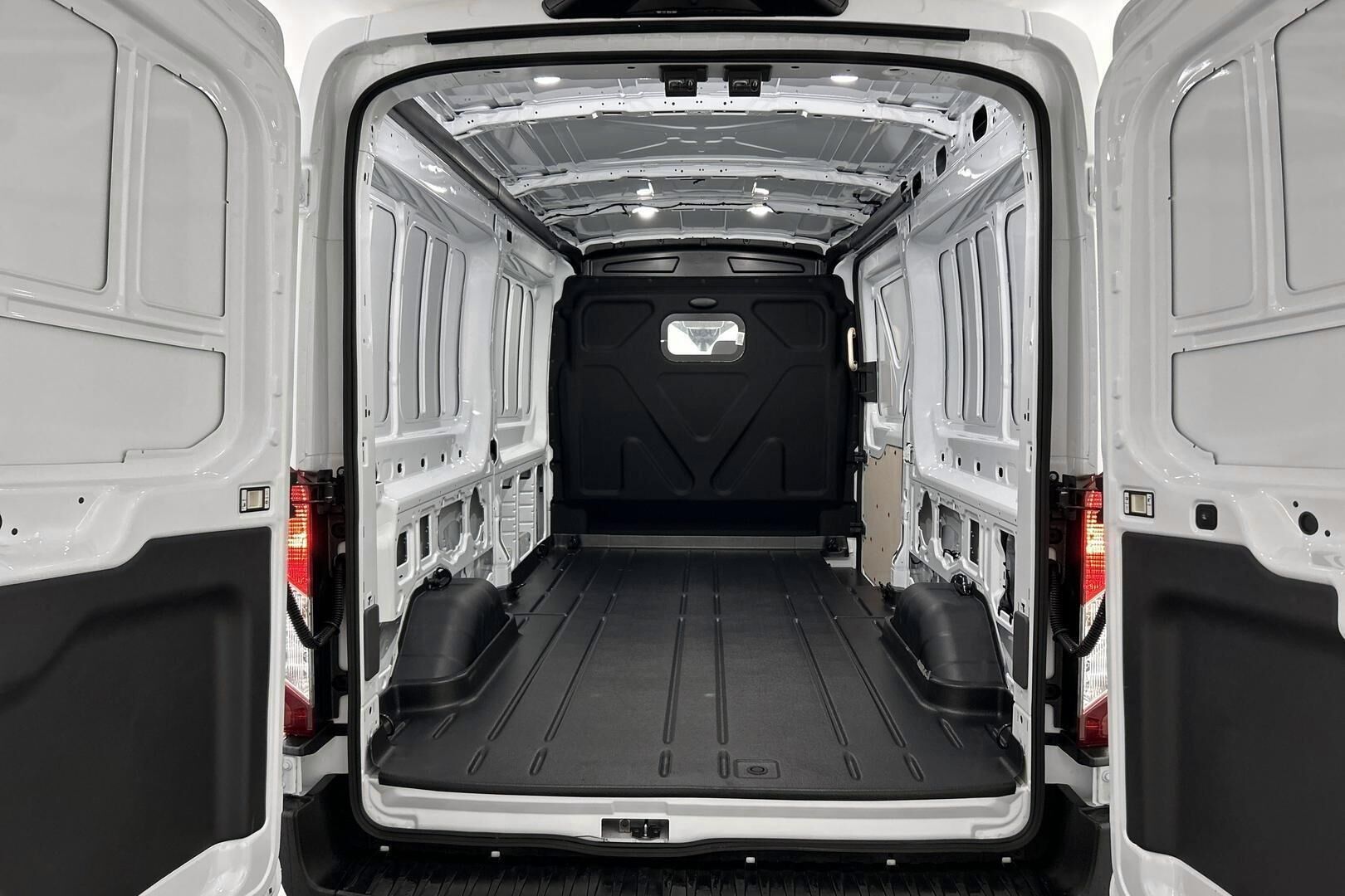 Ford Transit iso kuva 11