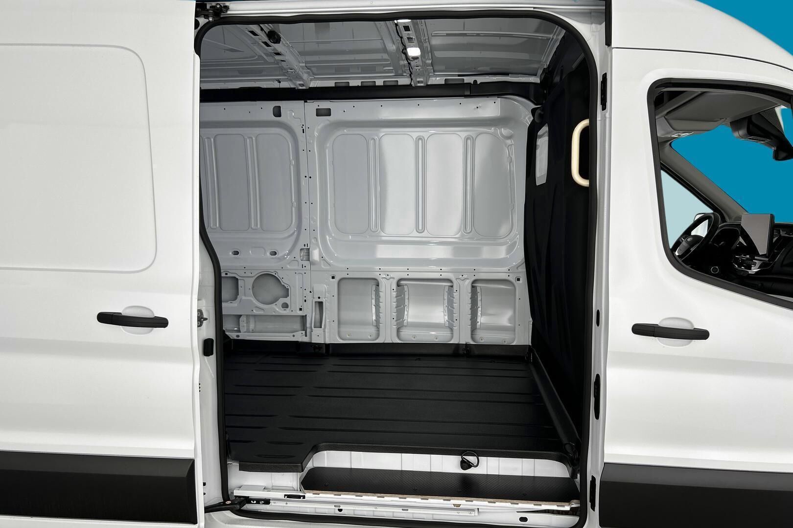 Ford Transit iso kuva 13