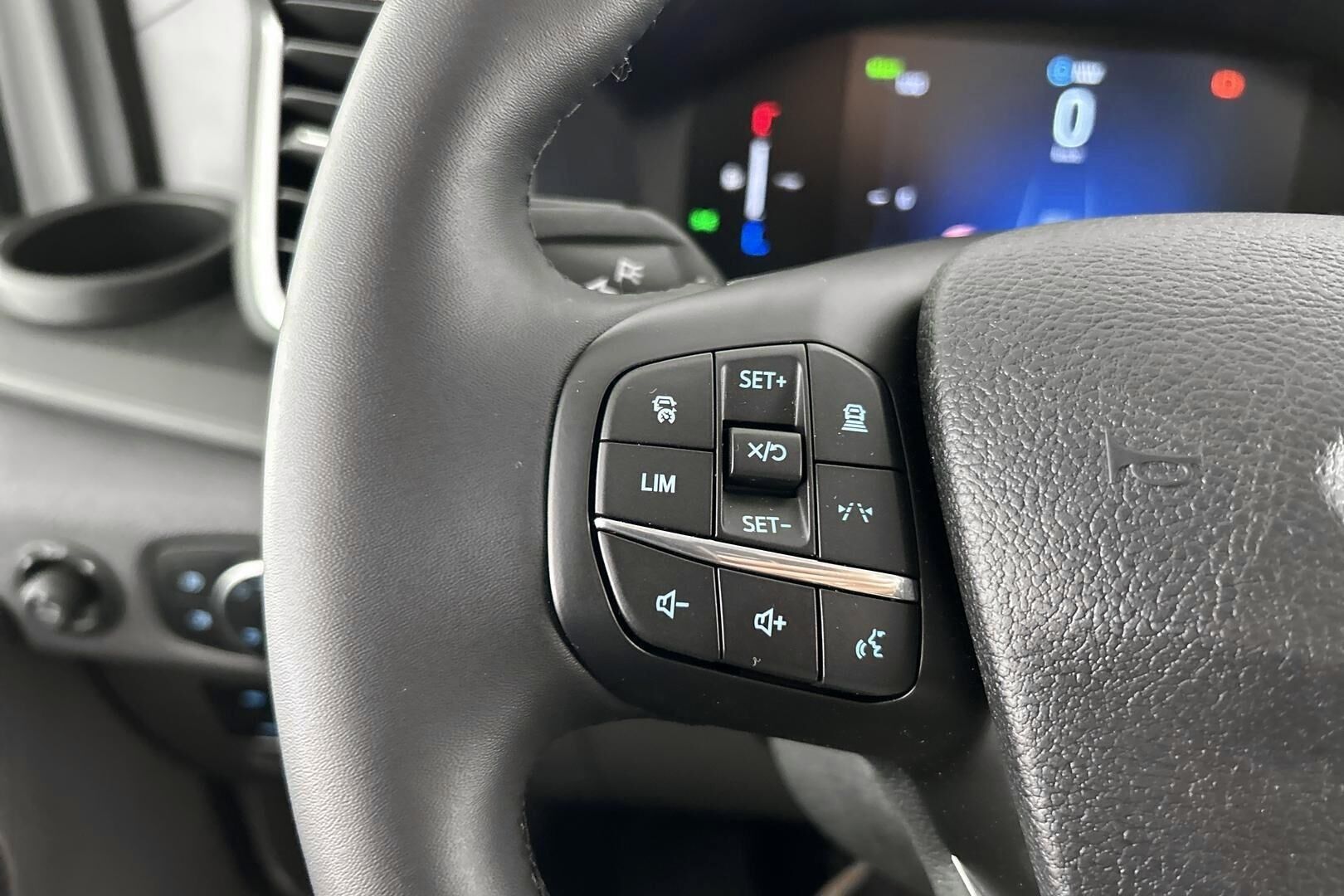 Ford Transit iso kuva 23