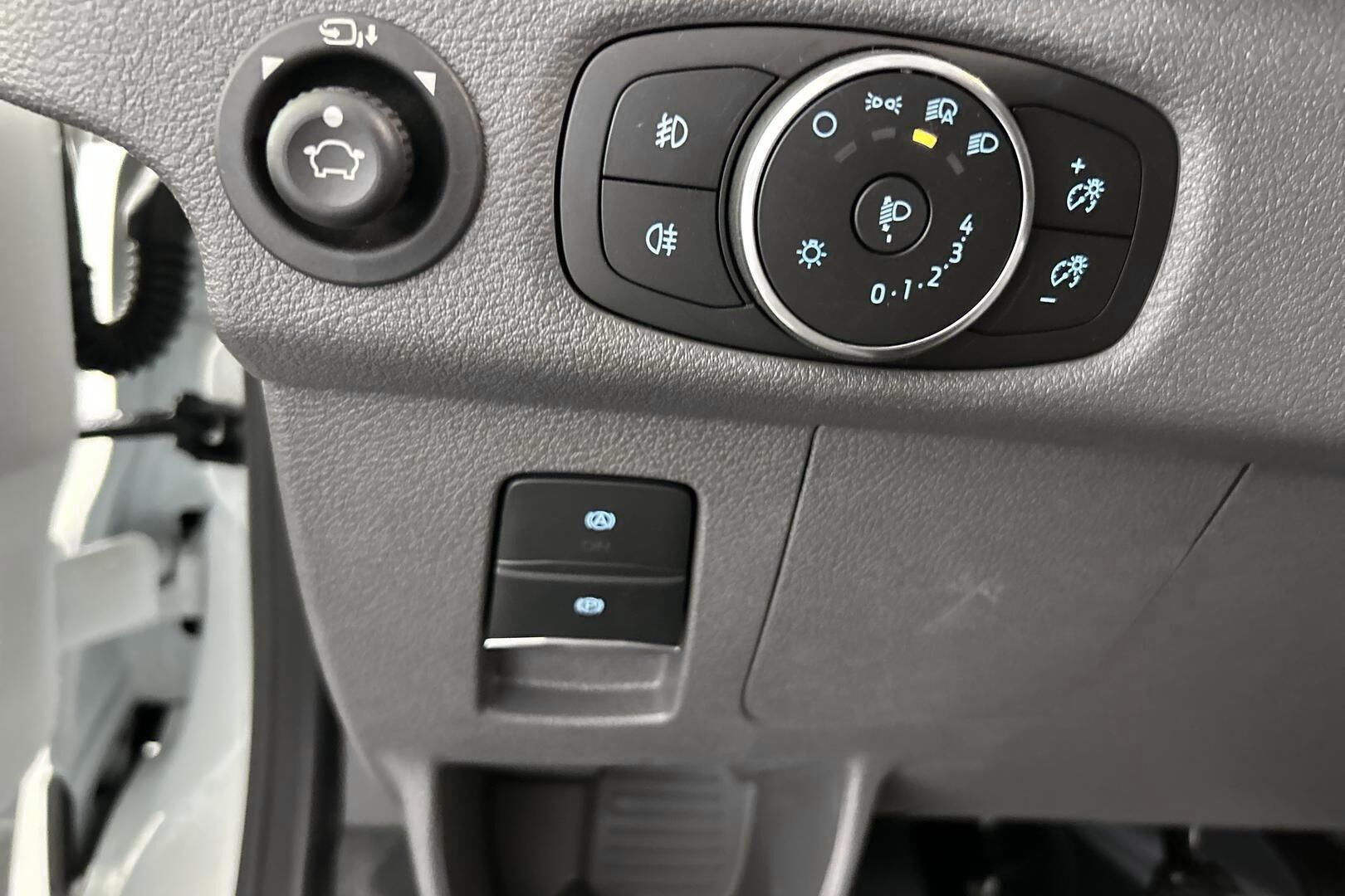 Ford Transit iso kuva 25