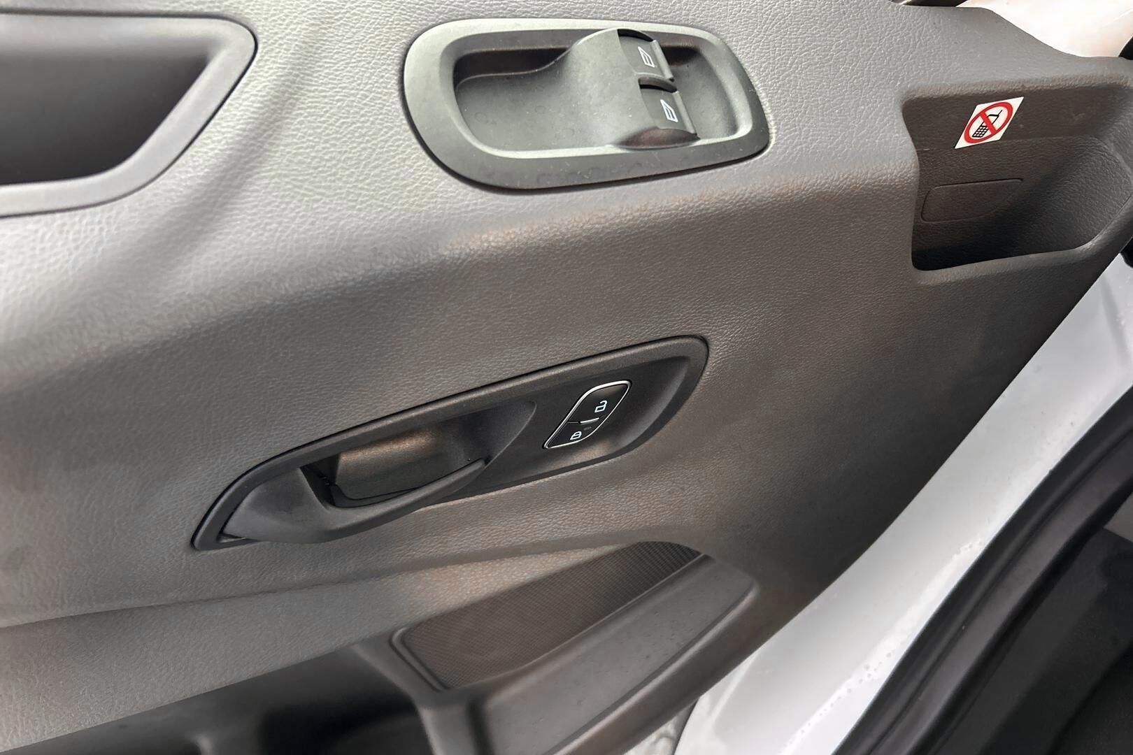 Ford Transit iso kuva 26