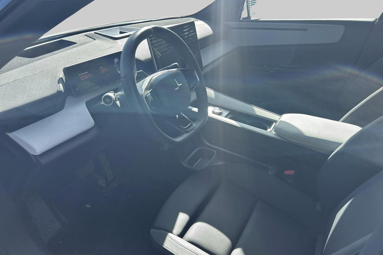 Polestar 4 iso kuva 2