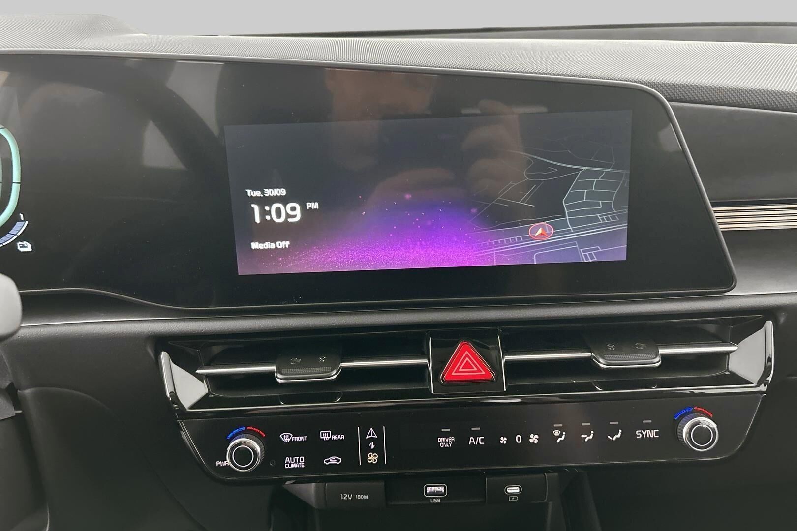 Kia Niro iso kuva 15