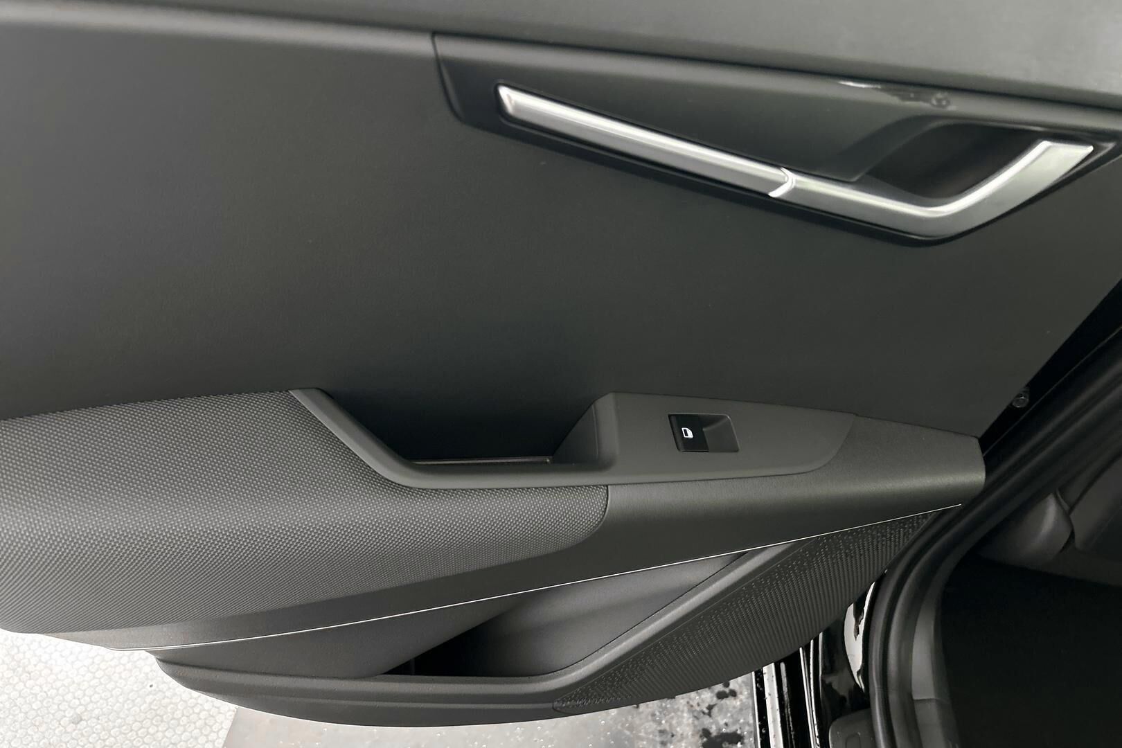 Kia Niro iso kuva 32
