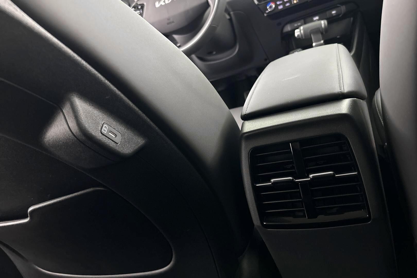 Kia Niro iso kuva 27