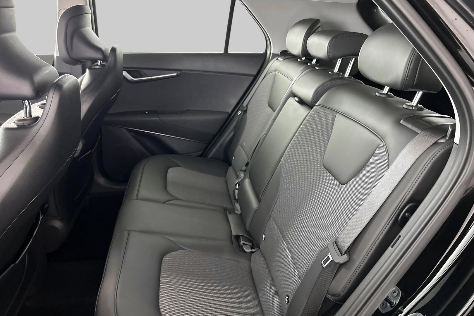 Kia Niro iso kuva 8