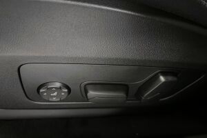 BMW iX2 esikatselu 13