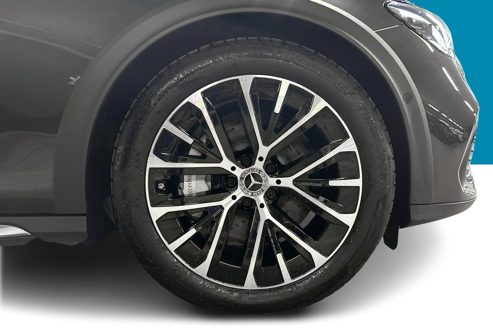 Mercedes-Benz E iso kuva 35