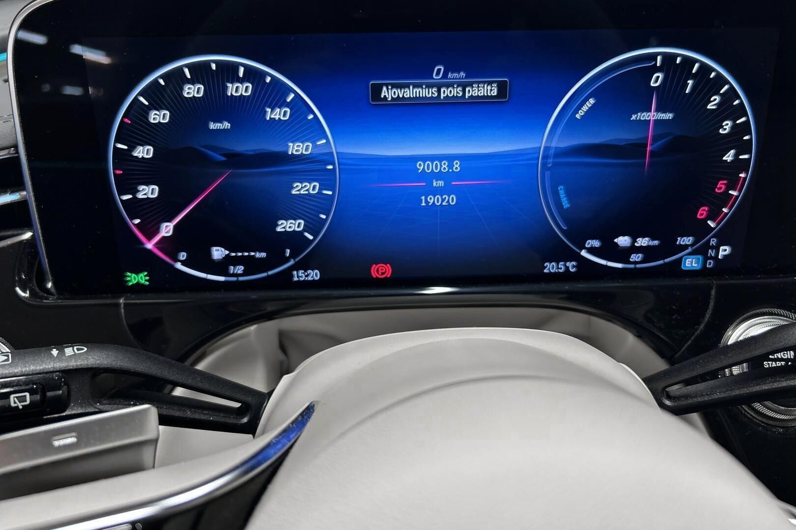 Mercedes-Benz E iso kuva 8