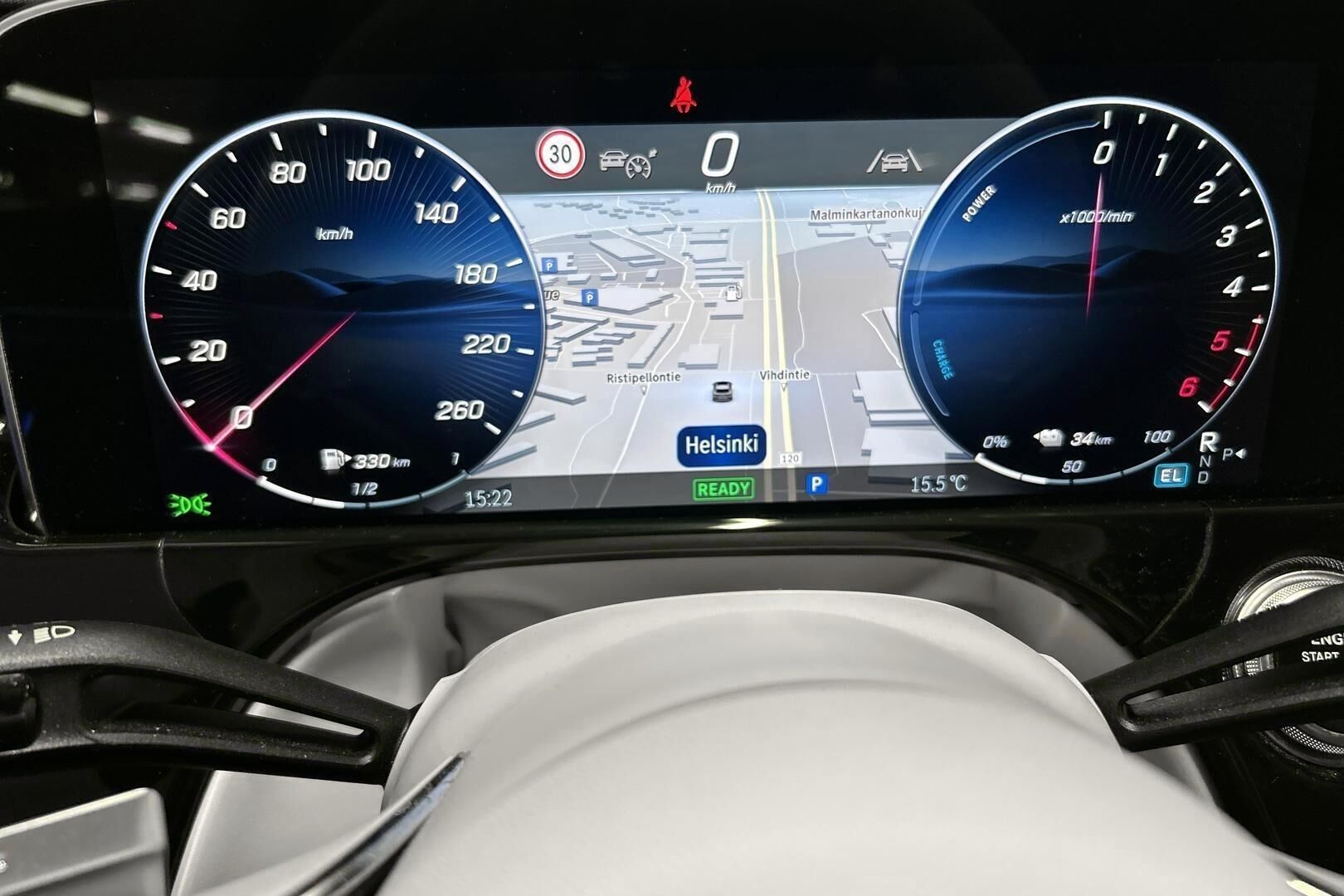 Mercedes-Benz E iso kuva 12