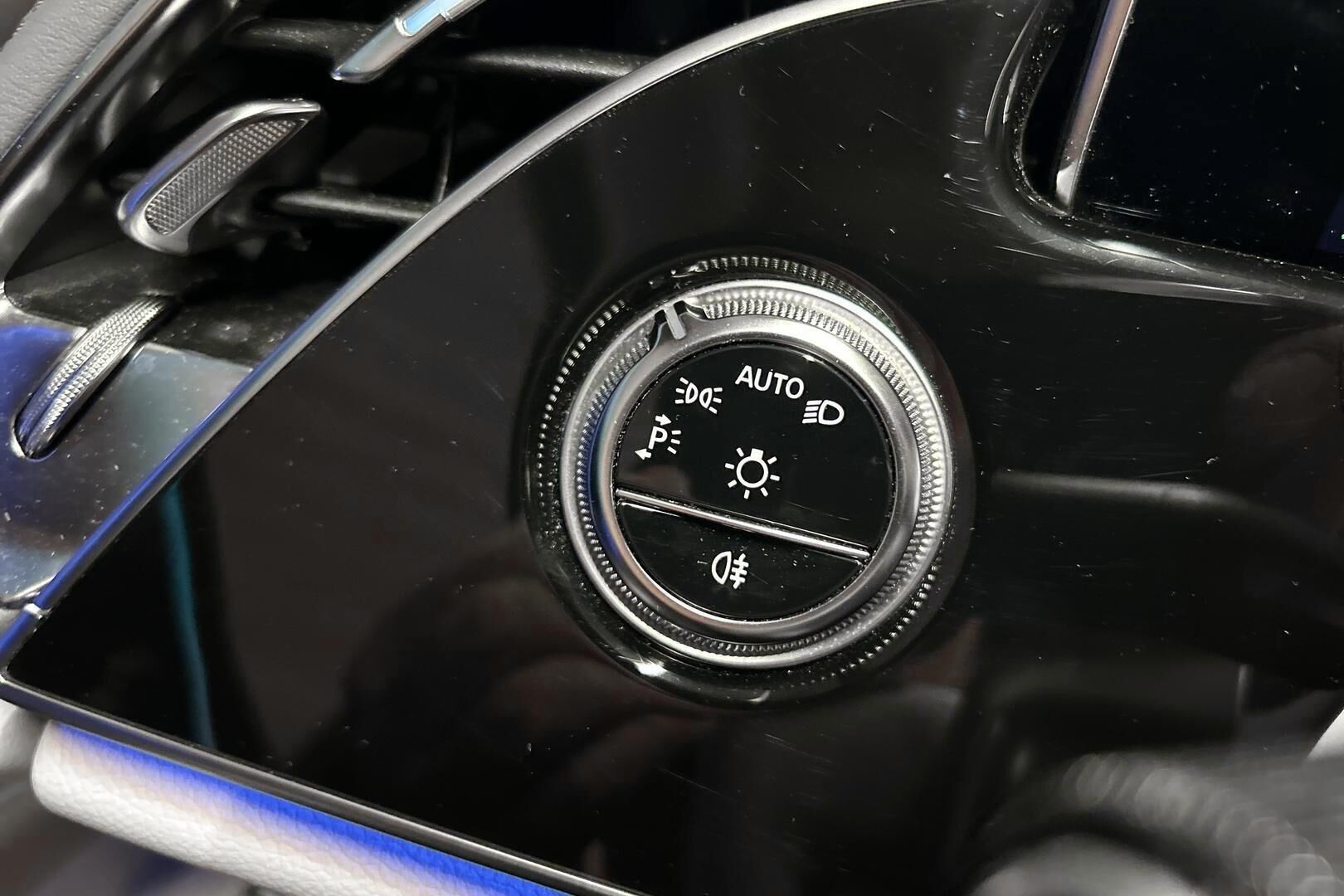 Mercedes-Benz E iso kuva 39