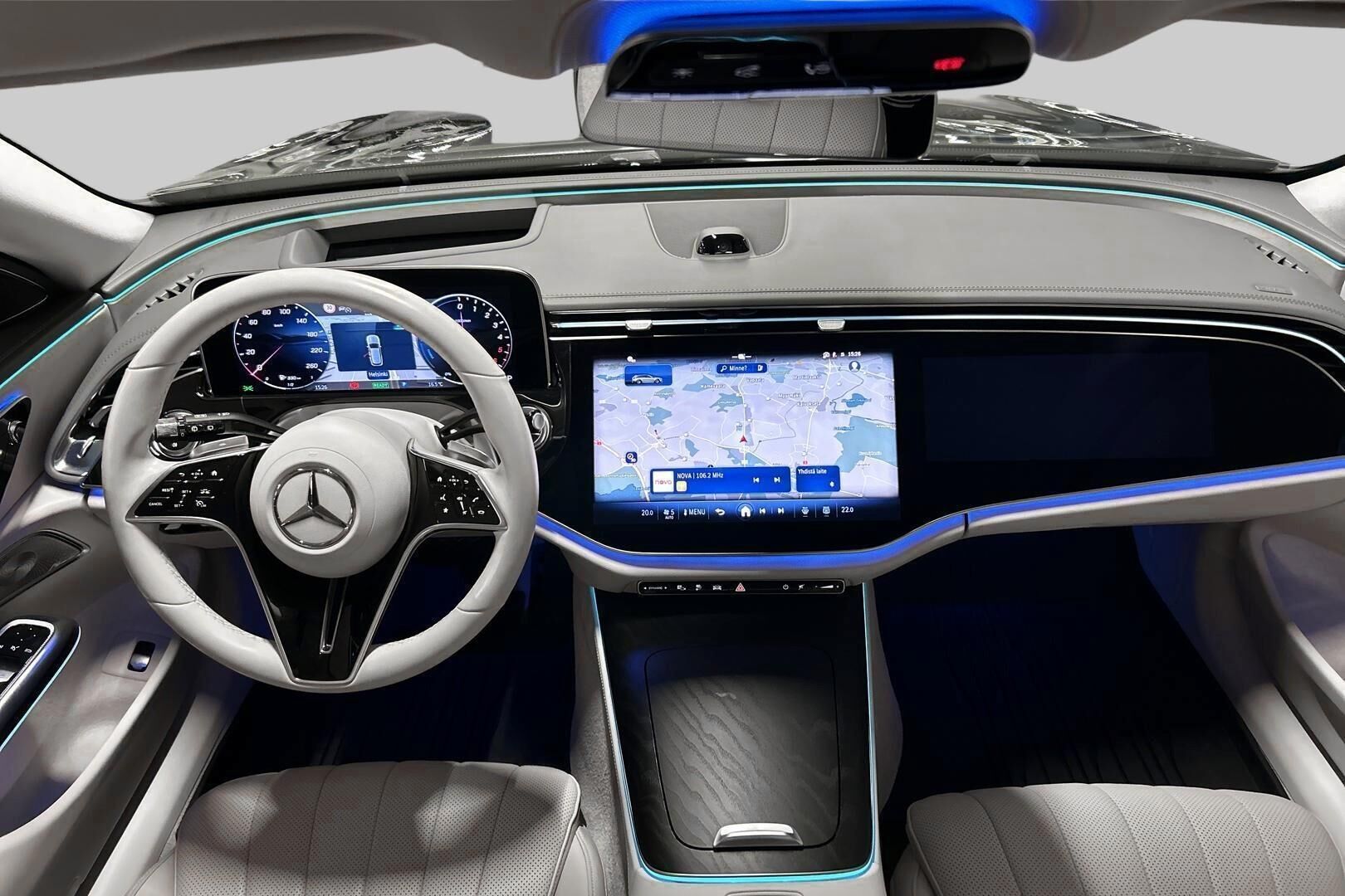 Mercedes-Benz E iso kuva 25