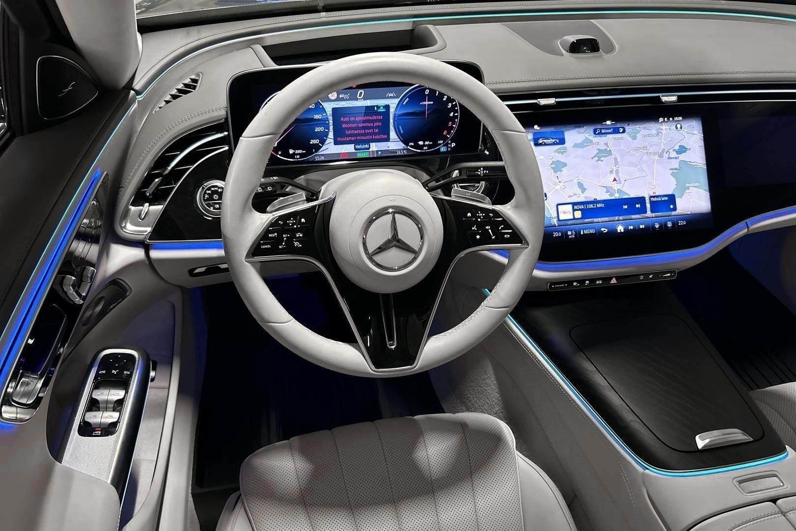 Mercedes-Benz E iso kuva 26