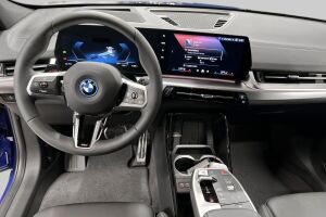 BMW iX2 esikatselu 10