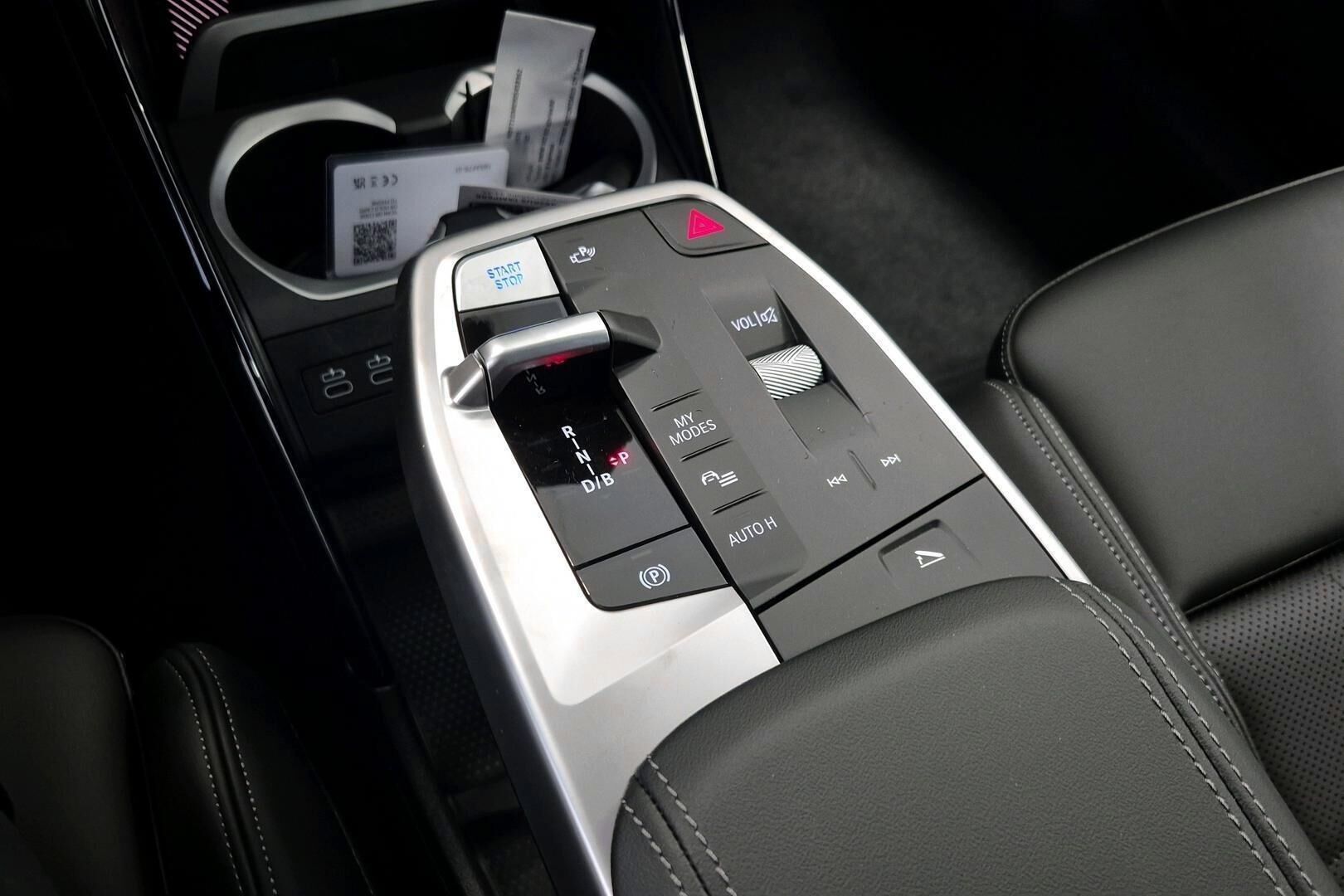 BMW iX2 iso kuva 15