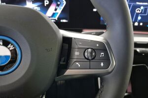 BMW iX2 esikatselu 16