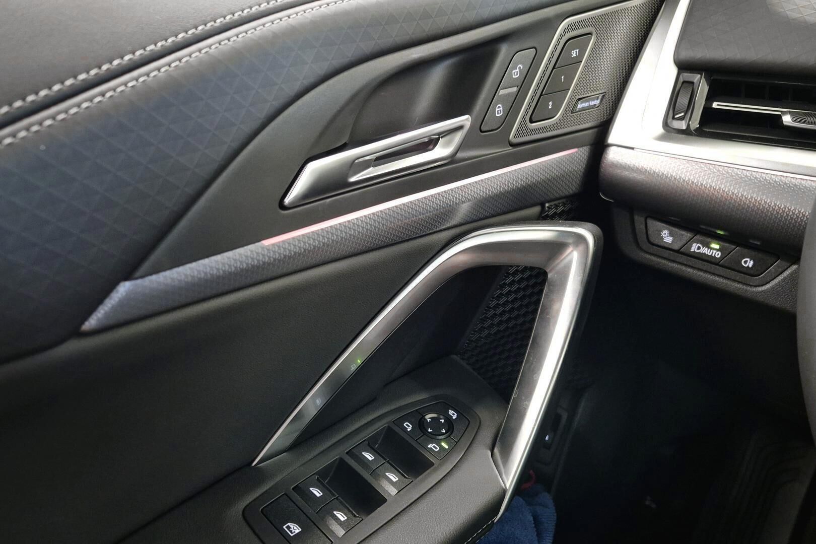BMW iX2 iso kuva 18